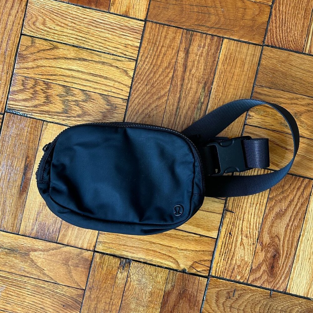 Lululemon Everywhere Belt Bag 1L